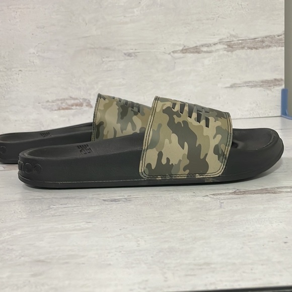 Only worn a few times New Balance men’s camo slides - Picture 2 of 6